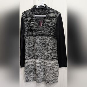 Papillon Blanc Monochrome V-Neck Dress